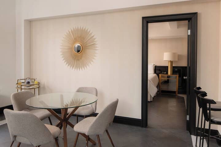 Room 25 of 87