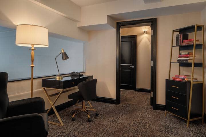 Room 26 of 87